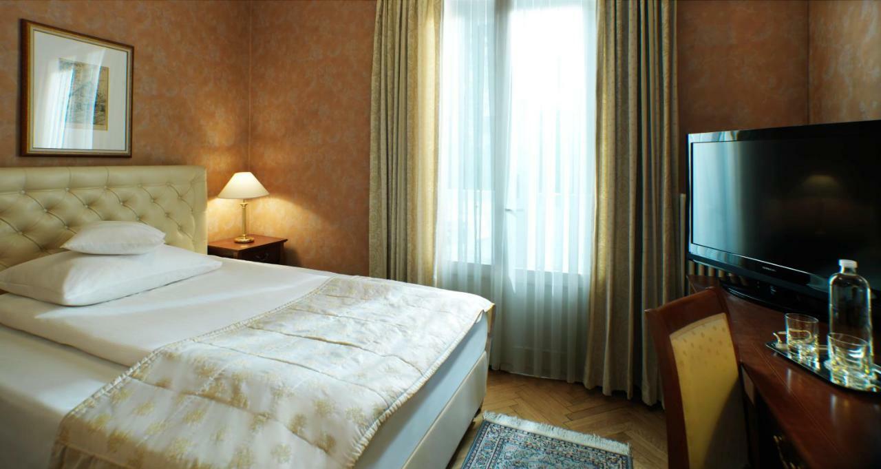 Grand Hotel Toplice - Small Luxury Hotels Of The World Bled Exterior photo A bedroom at the hotel